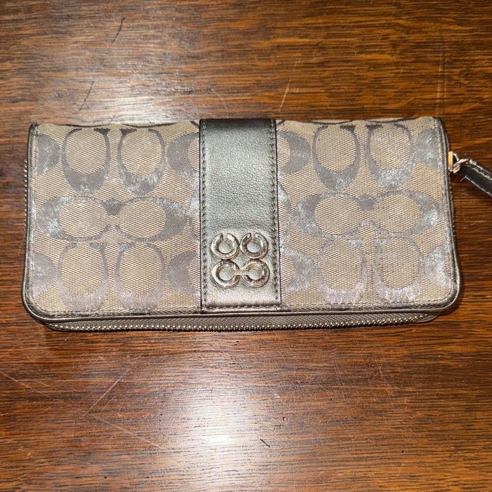 Coach Silver Logo Wallet - Picture 1 of 9